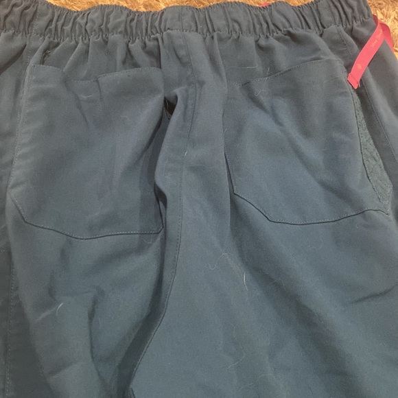 Vera Bradley scrub set - Picture 5 of 5